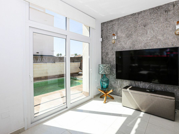3-bedroom Villa In Rojales, Spain (101 M²)