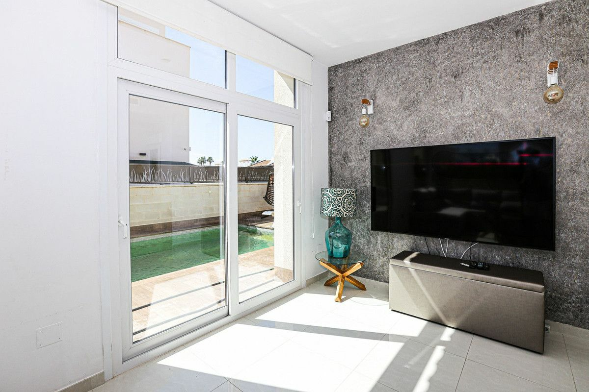 3-bedroom Villa In Rojales, Spain (101 M²)