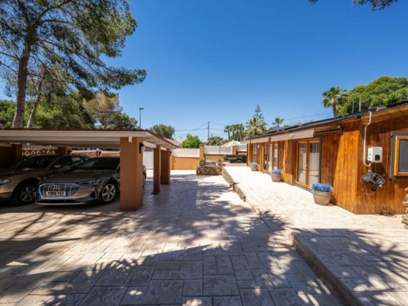 5-bedroom Villa In Pilar De La Horadada, Spain (168 M²)
