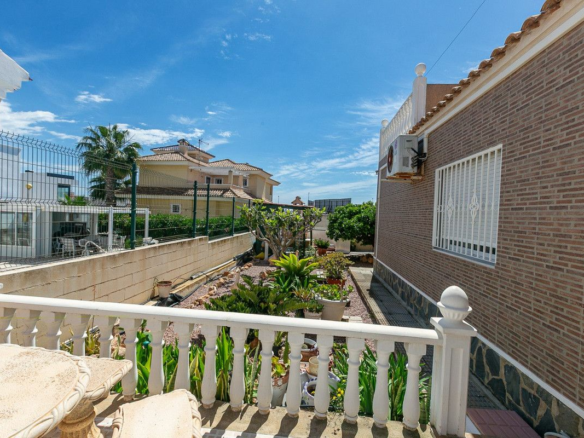 4-bedroom Villa In Torrevieja, Spain (158 M²)