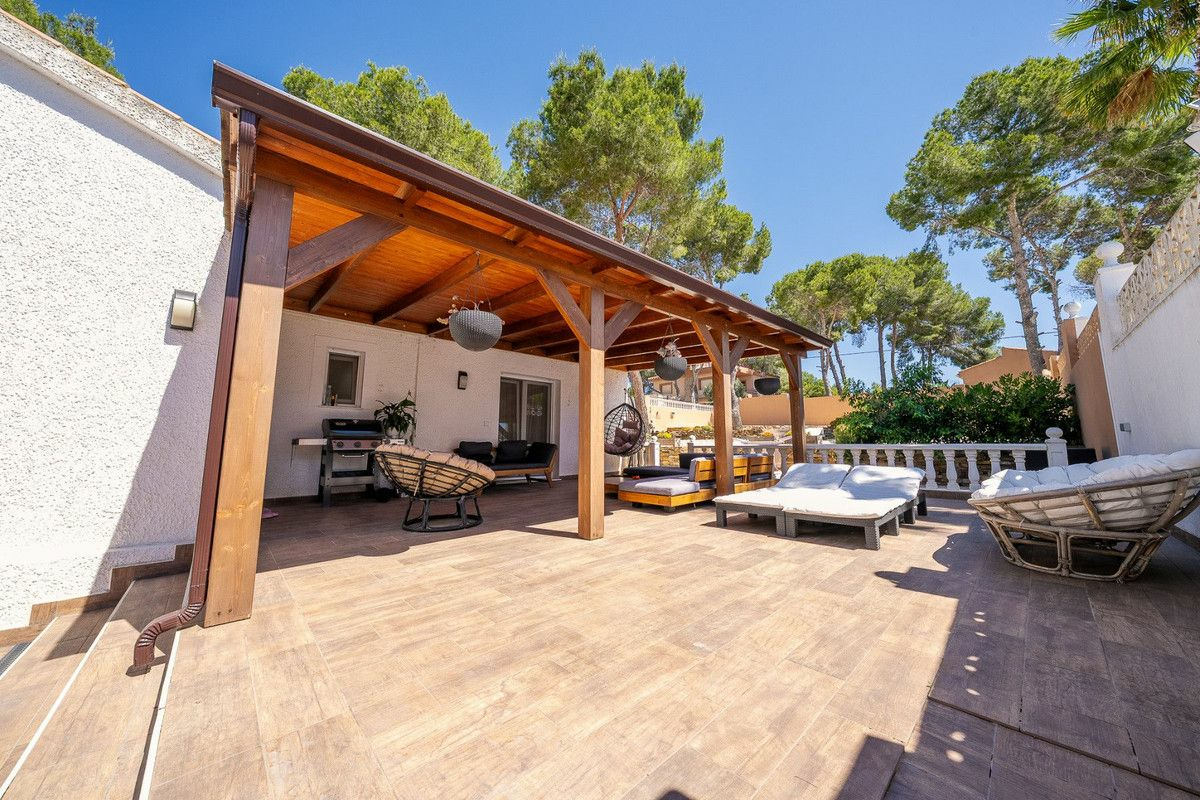 5-bedroom Villa In Pilar De La Horadada, Spain (168 M²)