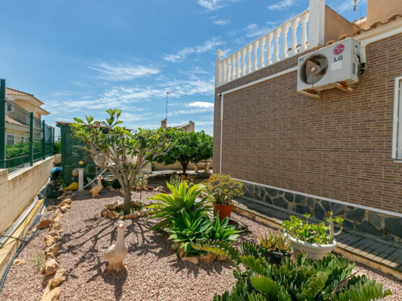 4-bedroom Villa In Torrevieja, Spain (158 M²)