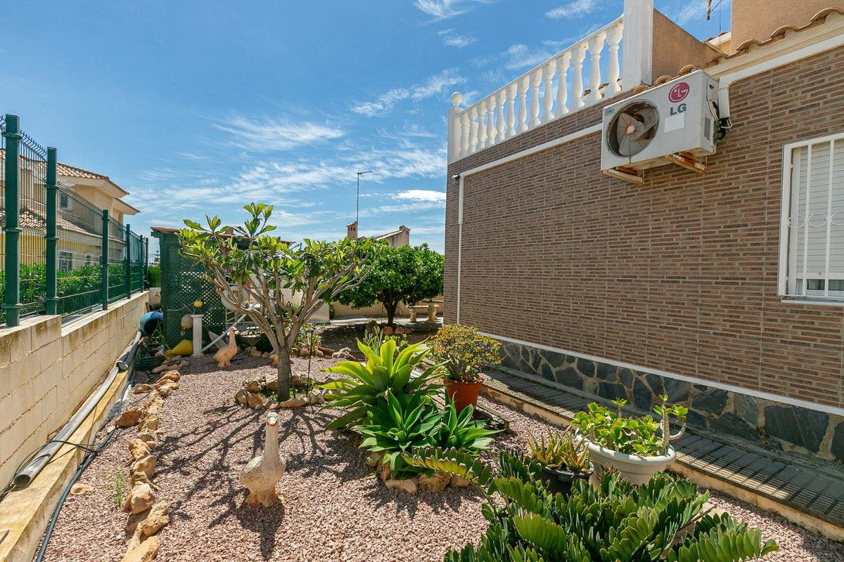 4-bedroom Villa In Torrevieja, Spain (158 M²)