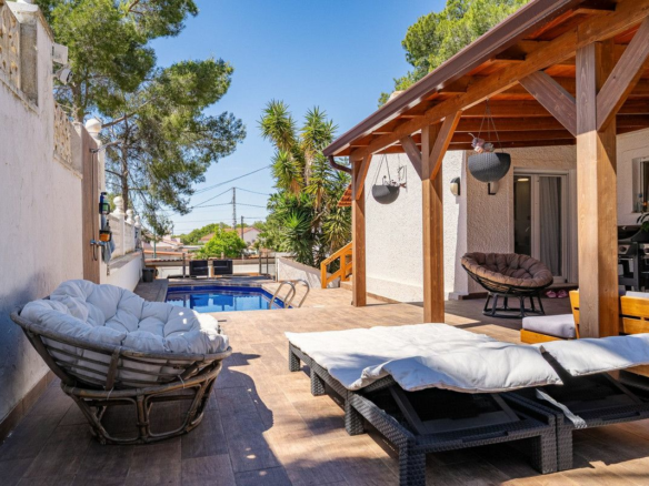 5-bedroom Villa In Pilar De La Horadada, Spain (168 M²)