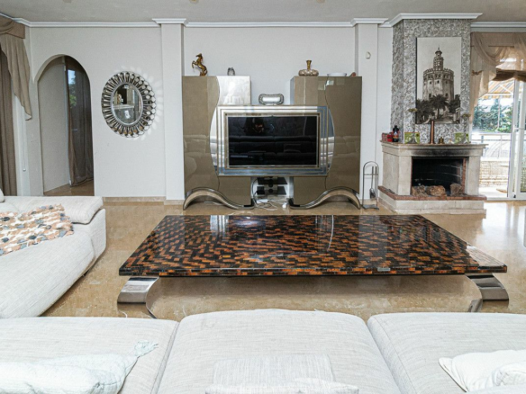 5-bedroom Villa In Torrevieja, Spain (370 M²)
