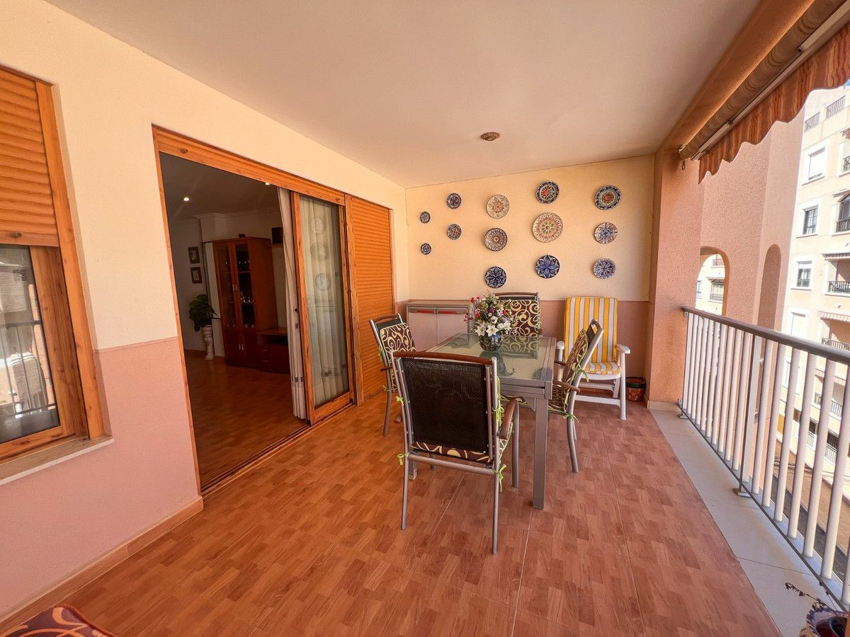 3-bedroom Apartment In Guardamar Del Segura, Spain (84 M²)