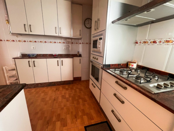 3-bedroom Apartment In Guardamar Del Segura, Spain (84 M²)