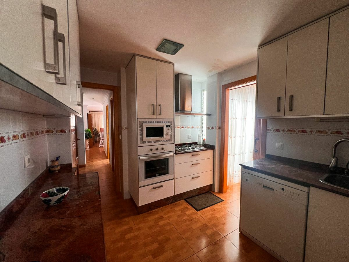 3-bedroom Apartment In Guardamar Del Segura, Spain (84 M²)