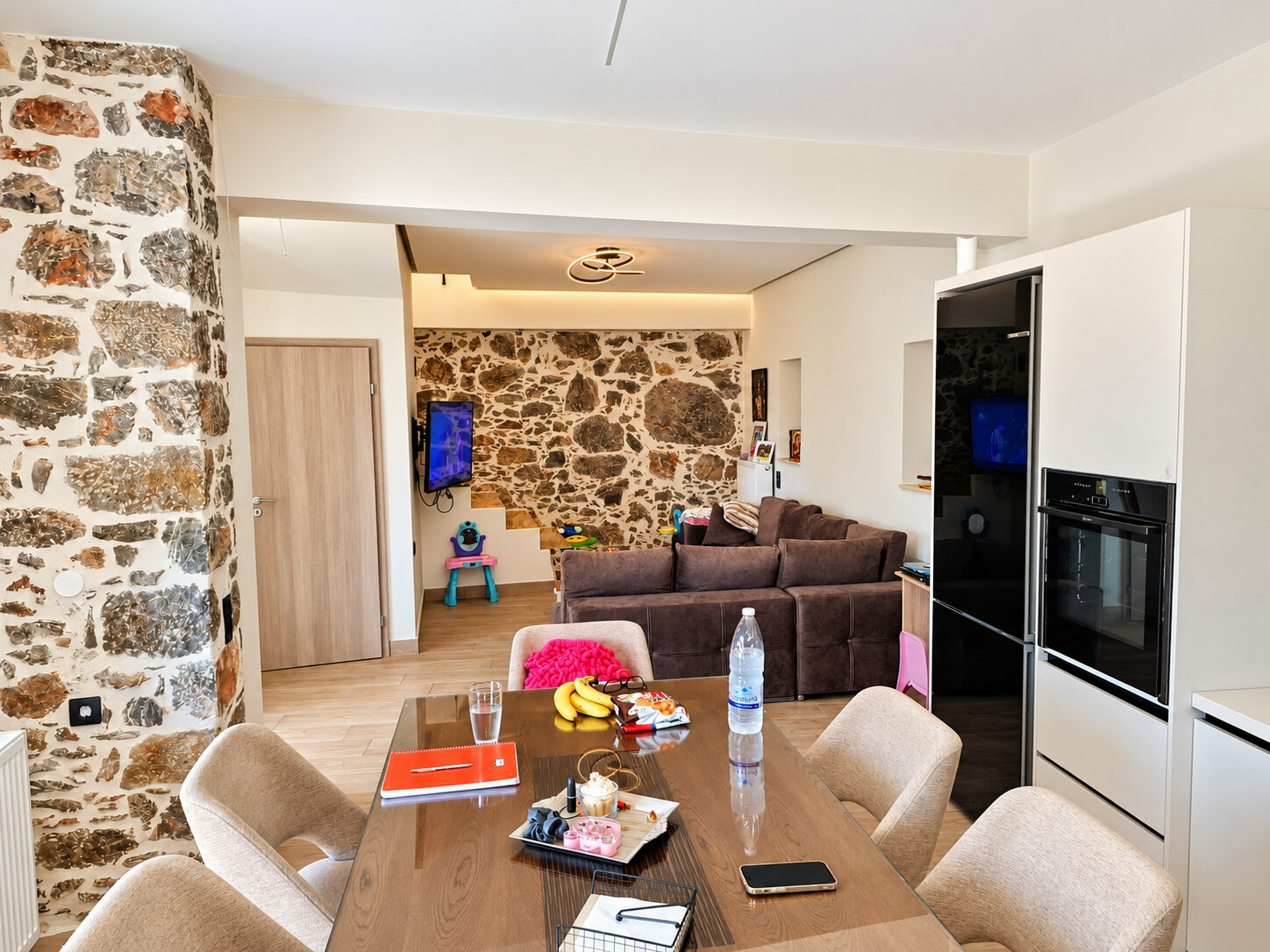 HHG-H1 photo processed (2) Modern 3-4 Bedroom Stone House With Lovely Views In Charming Cretan Village