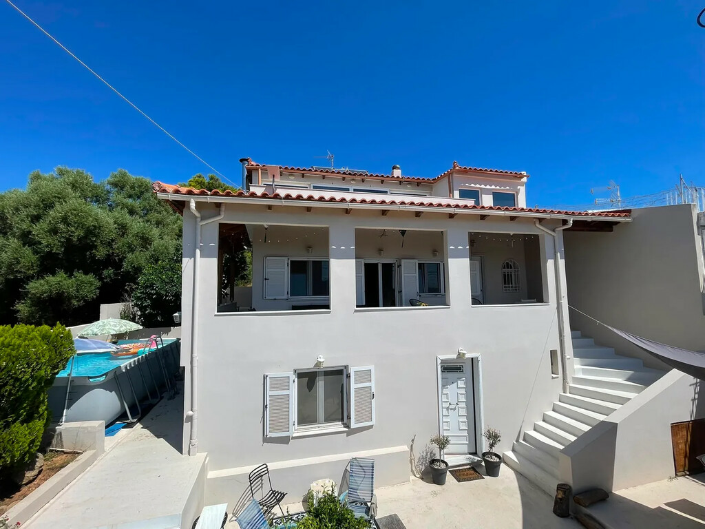 Maisonette In Artemida (loutsa), Greece (250 M²)