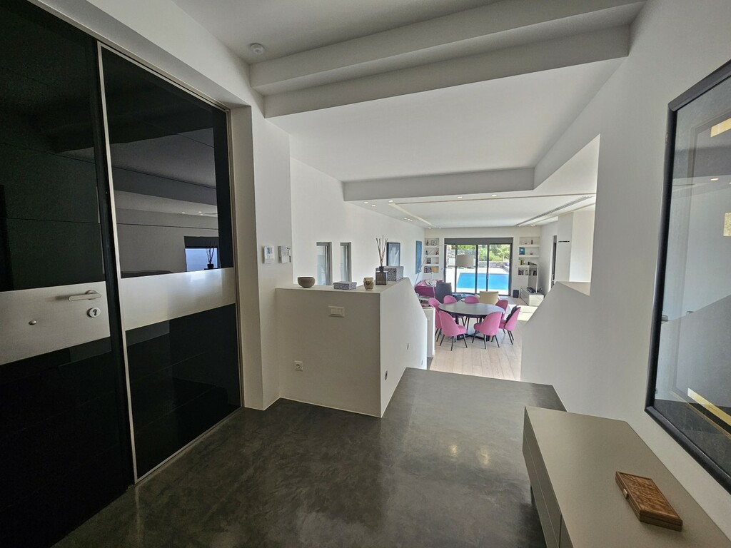 4-bedroom Villa In Agios Nikolaos, Greece (290 M²)