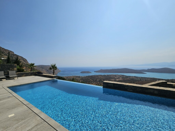 4-bedroom Villa In Agios Nikolaos, Greece (290 M²)