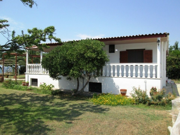 2-bedroom Detached House In Poligiros, Greece (60 M²)
