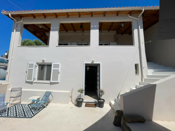 Maisonette In Artemida (loutsa), Greece (250 M²)