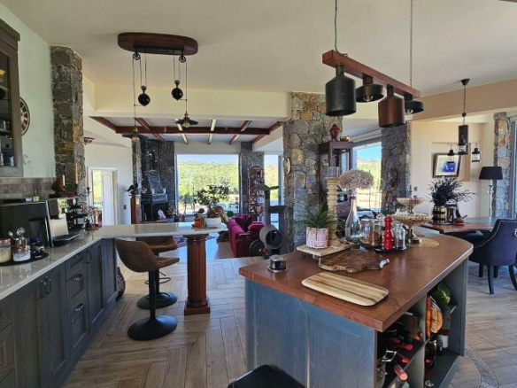 Villa 336 M2 In Vamos, Greece