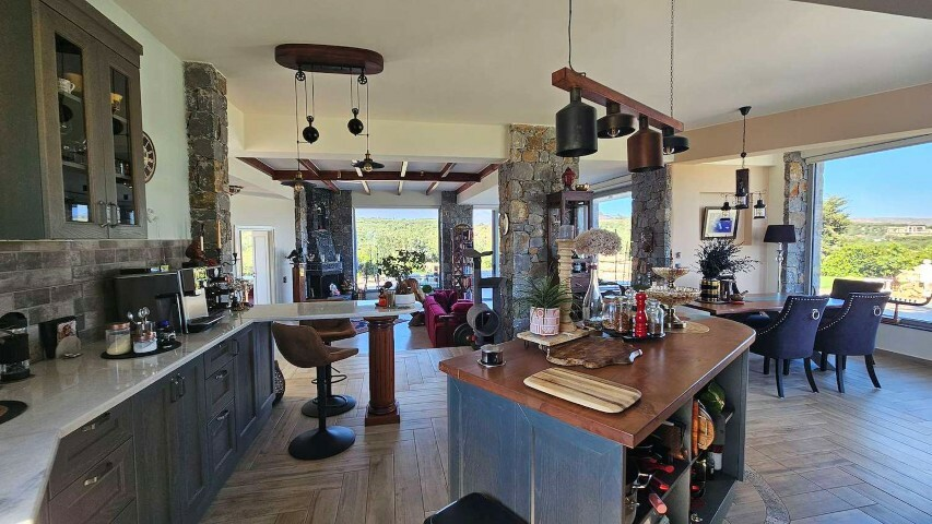 Villa 336 M2 In Vamos, Greece