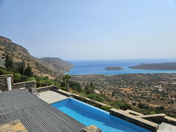 4-bedroom Villa In Agios Nikolaos, Greece (290 M²)