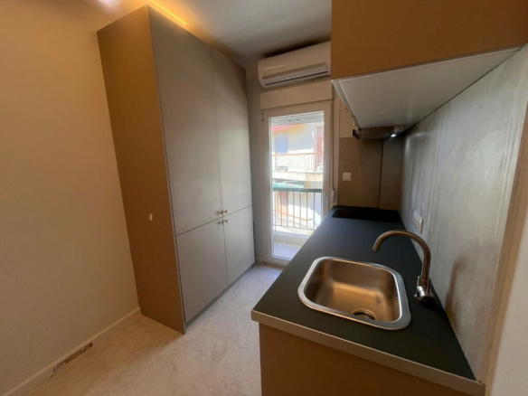 Flat 33 M2 In Ano Poli, Greece