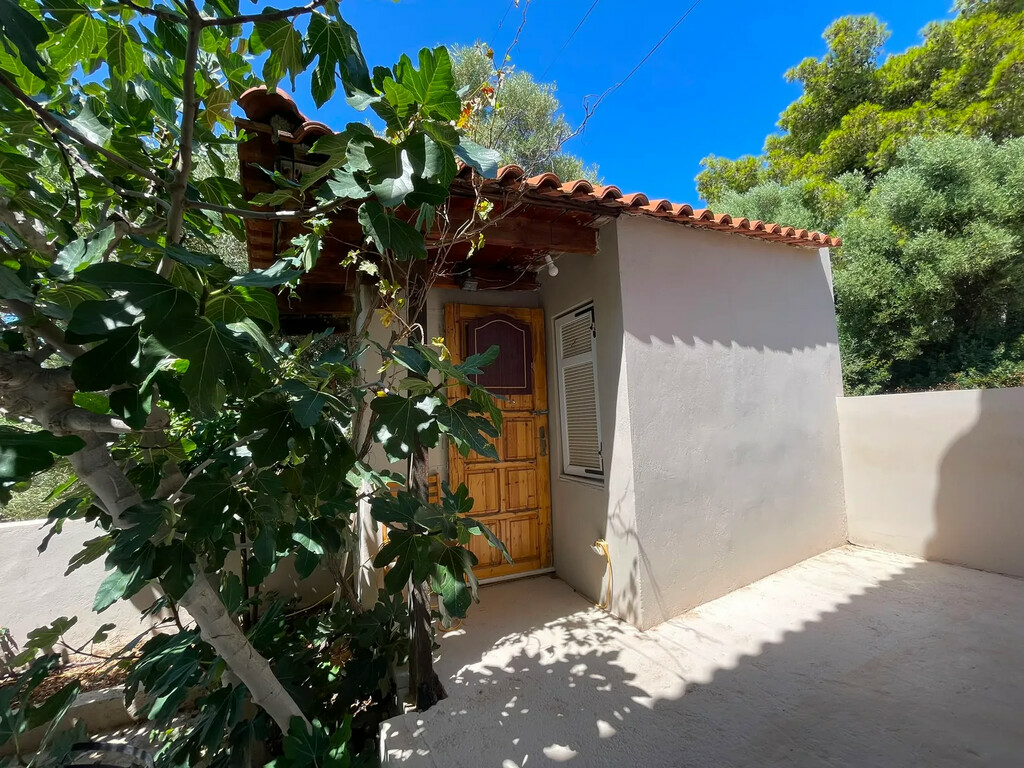 Maisonette In Artemida (loutsa), Greece (250 M²)