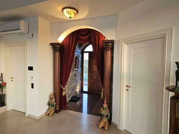 Villa 336 M2 In Vamos, Greece