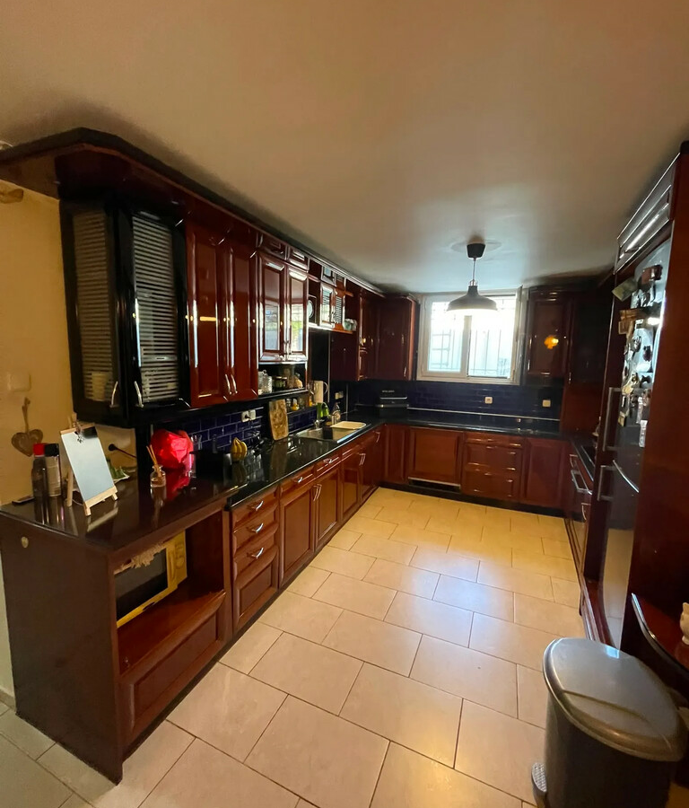 Maisonette In Artemida (loutsa), Greece (250 M²)