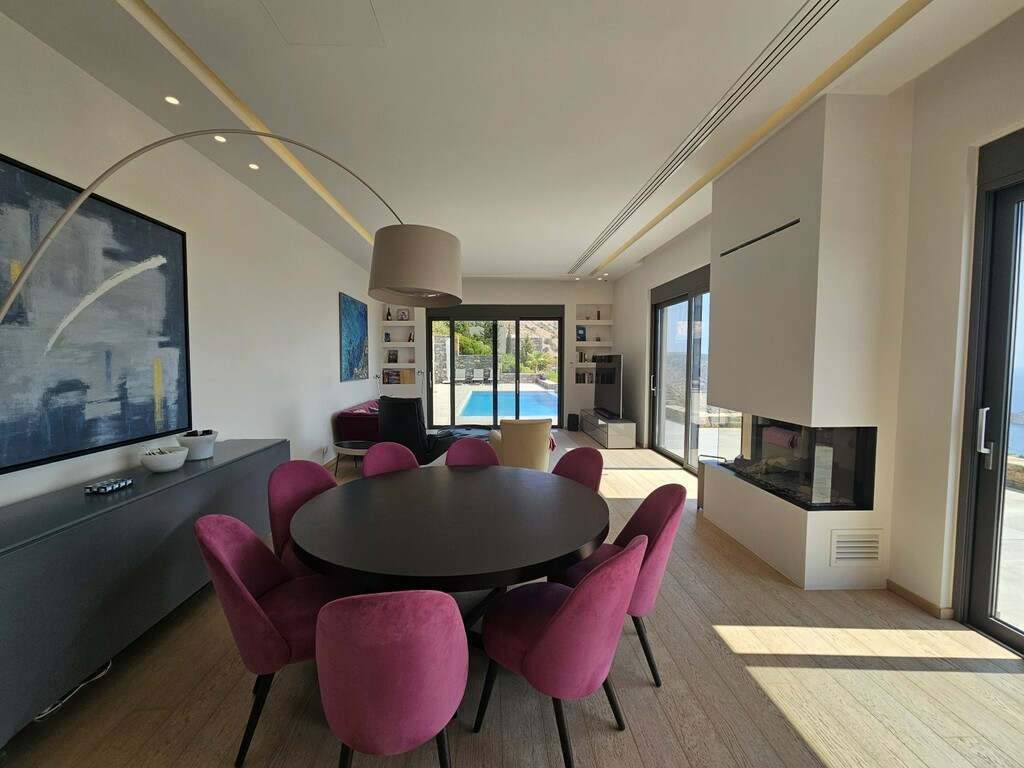 4-bedroom Villa In Agios Nikolaos, Greece (290 M²)