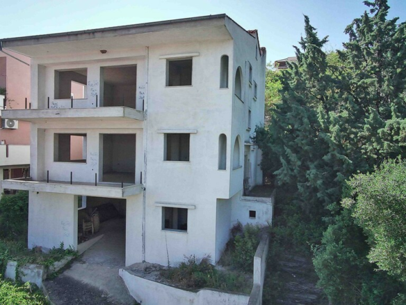Building In Kavala, Greece (365 M²)
