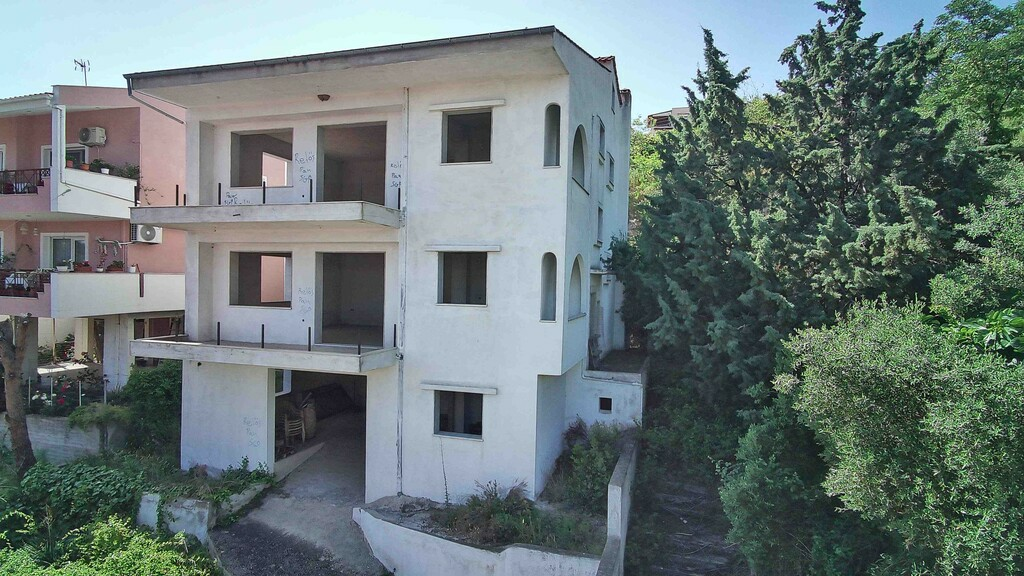 Building In Kavala, Greece (365 M²)
