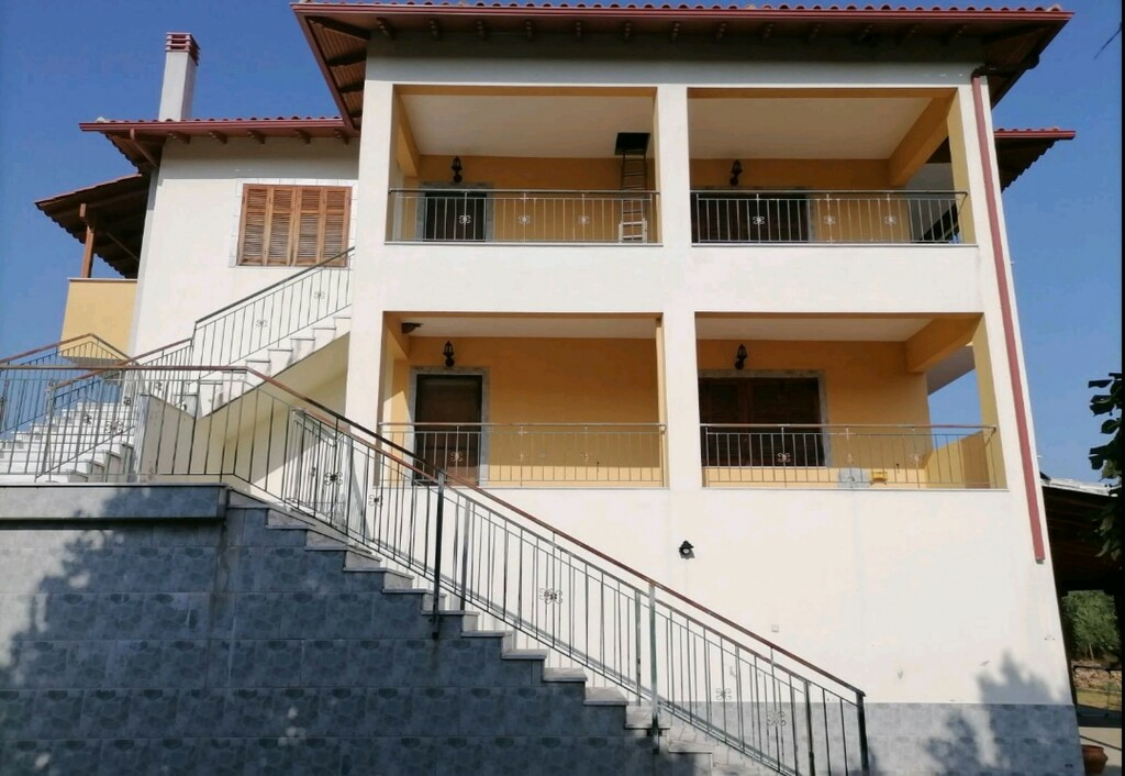 Complex In Poligiros, Greece (320 M²)
