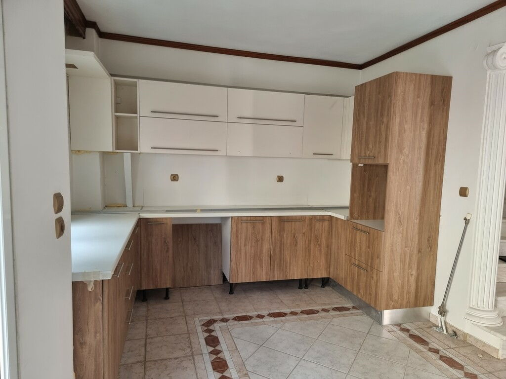3-bedroom Maisonette In Panorama, Greece (271 M²)