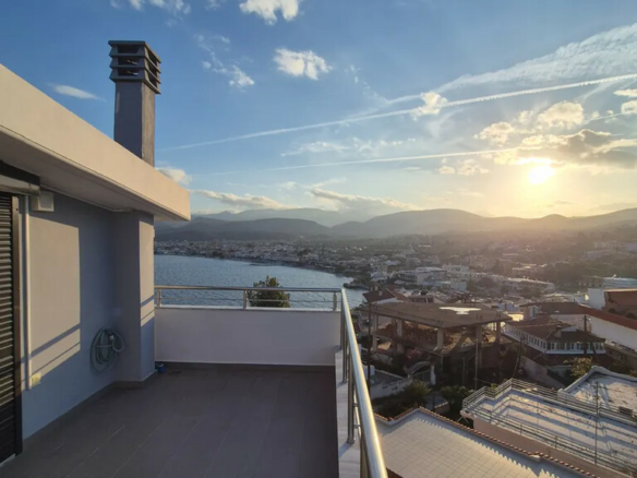 Maisonette 82 M2 In Saronikos, Greece