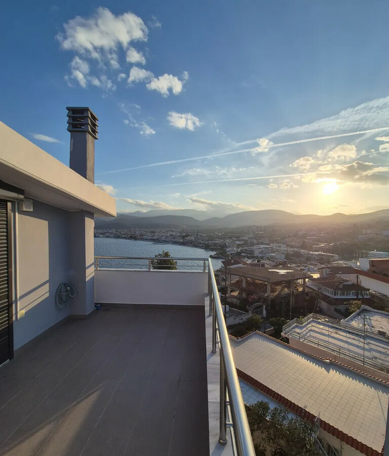 Maisonette 82 M2 In Saronikos, Greece