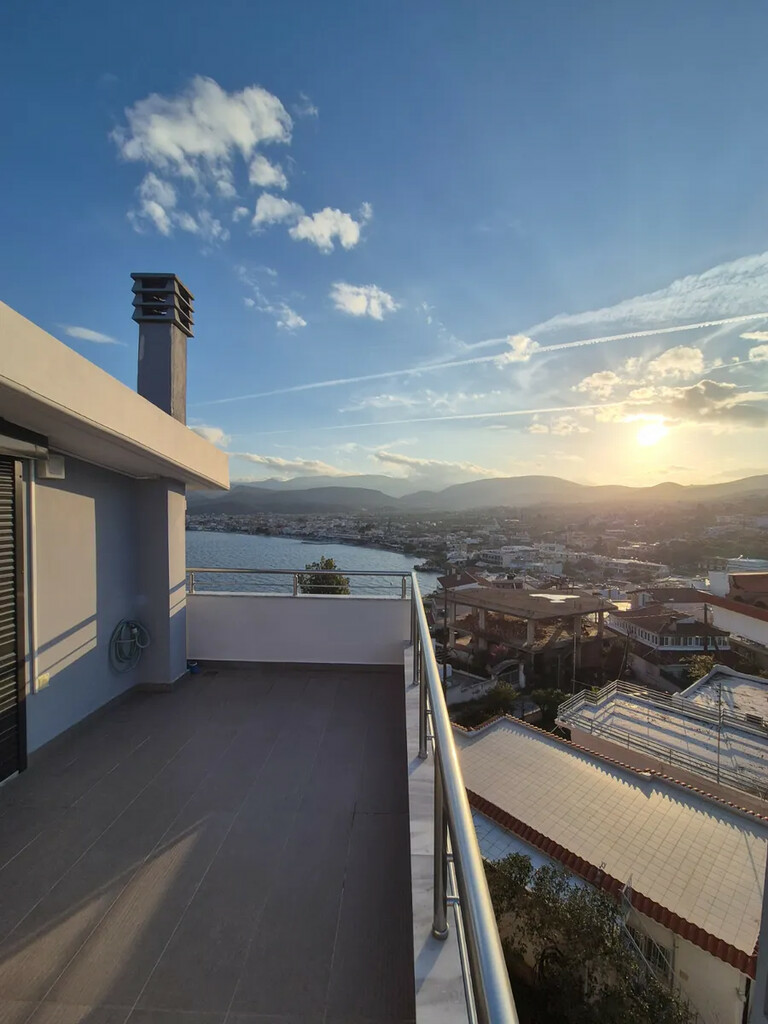 Maisonette 82 M2 In Saronikos, Greece