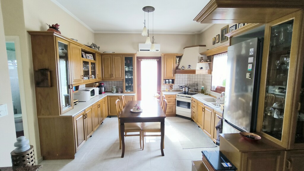3-bedroom Maisonette In Paralia, Greece (144 M²)
