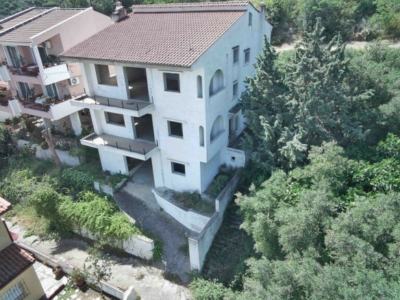 Building In Kavala, Greece (365 M²)