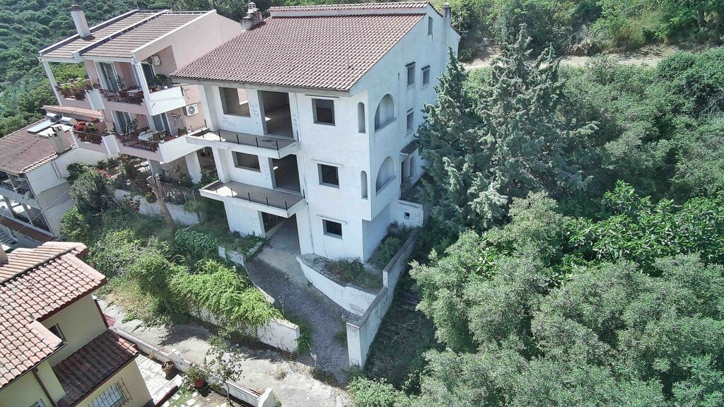 Building In Kavala, Greece (365 M²)