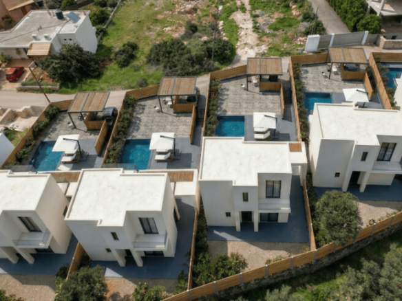 2-bedroom Villa In Agios Nikolaos, Greece (80 M²)