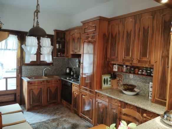 3-bedroom Complex In Poligiros, Greece (277 M²)