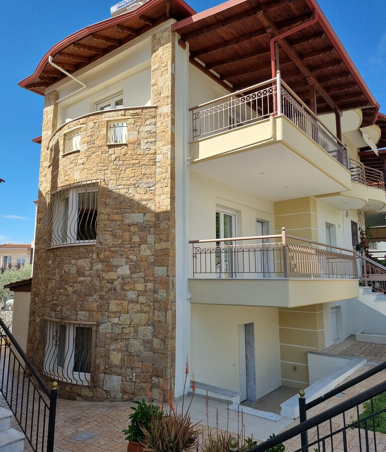 4-bedroom Maisonette In Thermi, Greece (209 M²)