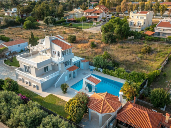 Villa 310 M2 In Kalivia Thorikou, Greece