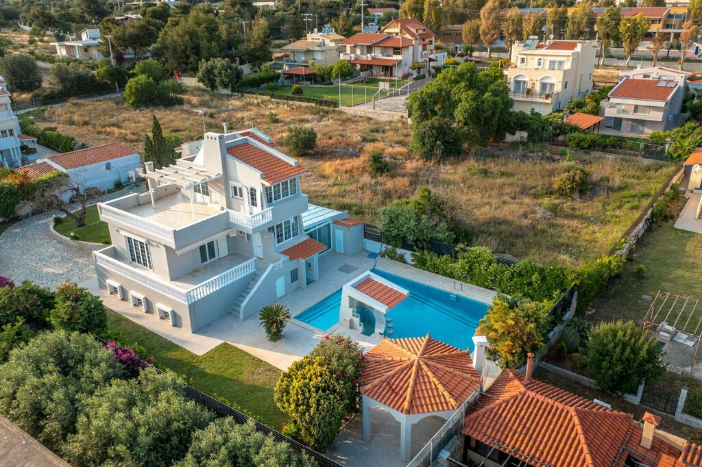 Villa 310 M2 In Kalivia Thorikou, Greece