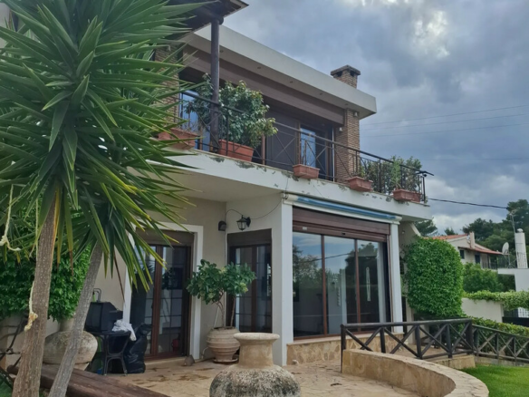 2-bedroom Detached House In Com. Skalas Oropou, Greece (165 M²)