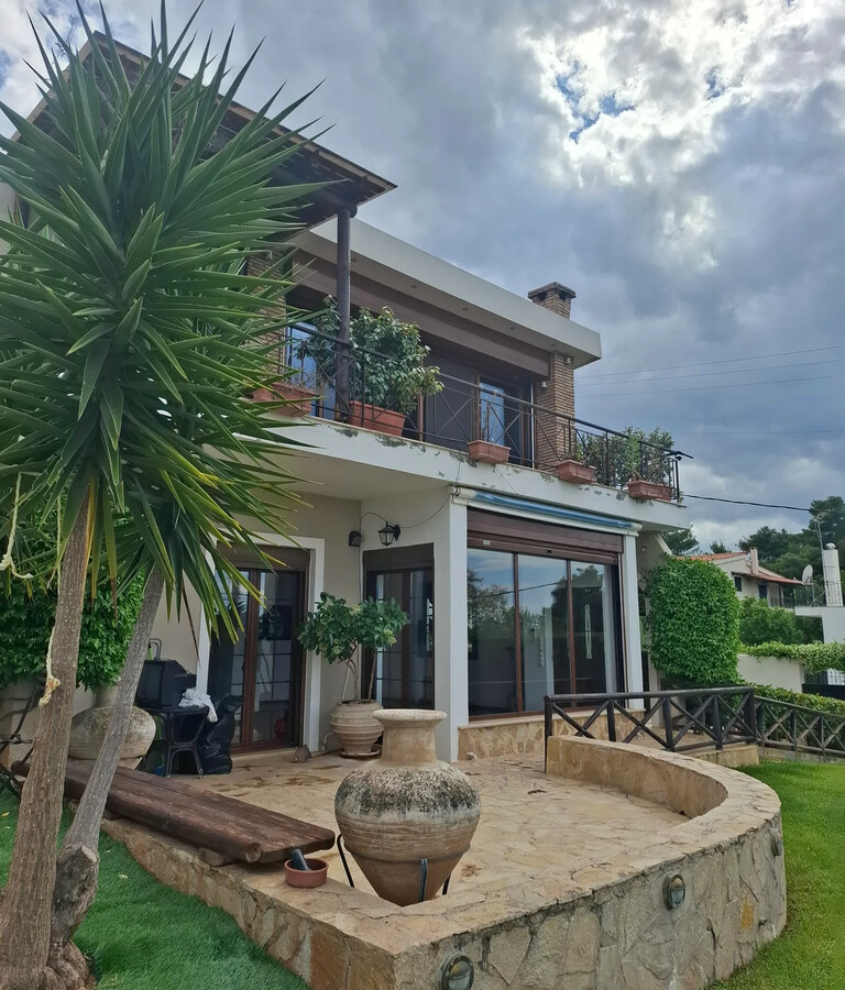 2-bedroom Detached House In Com. Skalas Oropou, Greece (165 M²)