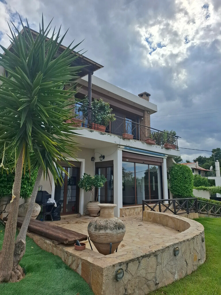 2-bedroom Detached House In Com. Skalas Oropou, Greece (165 M²)