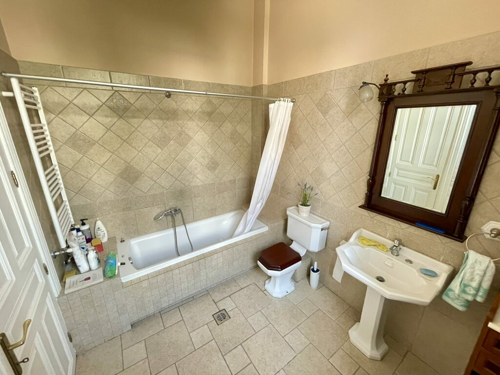 Detached House In Kavala, Greece (300 M²)