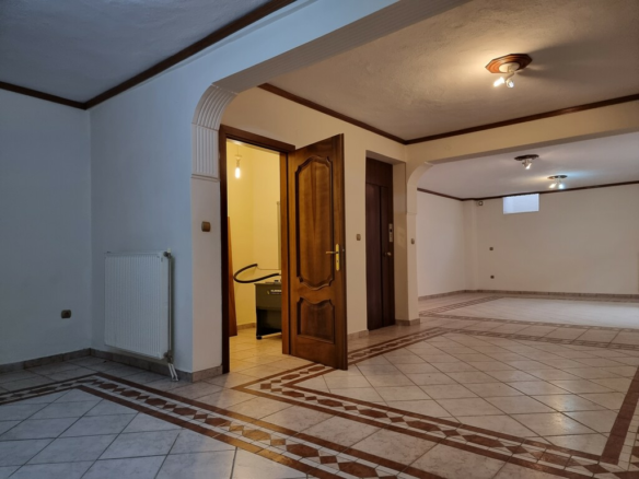 3-bedroom Maisonette In Panorama, Greece (271 M²)