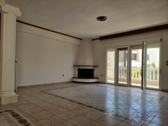 3-bedroom Maisonette In Panorama, Greece (271 M²)
