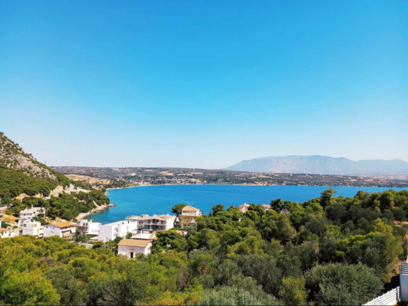 Maisonette 82 M2 In Saronikos, Greece