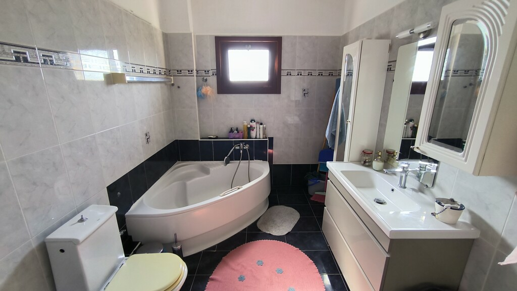 3-bedroom Maisonette In Paralia, Greece (144 M²)