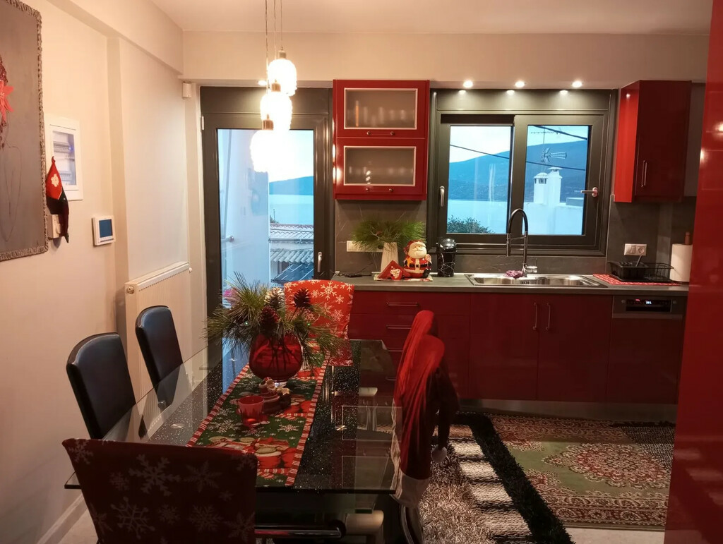 Maisonette 82 M2 In Saronikos, Greece